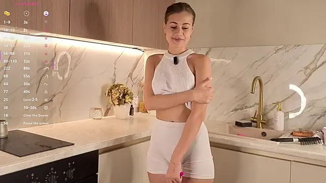 Snapshot of MorteBelle chatting on October 27, 2025, 6:06 am MorteBelle online show from October 27, 2025, 6:06 am