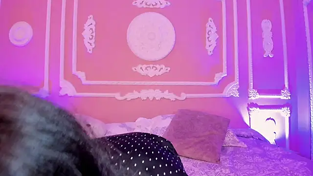 Snapshot of aitana_johns chatting on October 15, 2025, 12:16 pm aitana johns online show from October 15, 2025, 12:16 pm