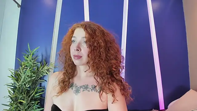 Snapshot of HelenaCole- chatting on September 25, 2025, 10:13 pm HelenaCole- online show from September 25, 2025, 10:13 pm