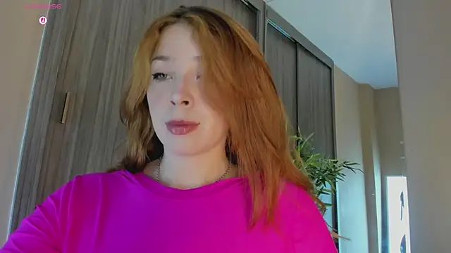 Snapshot of HelenaCole- chatting on November 7, 2025, 10:10 pm HelenaCole- online show from November 7, 2025, 10:10 pm