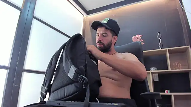 JhoanMontes online show from September 13, 2025, 7:46 pm