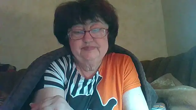 Snapshot of MilaSky5303 chatting on October 3, 2025, 12:35 pm MilaSky5303 online show from October 3, 2025, 12:35 pm