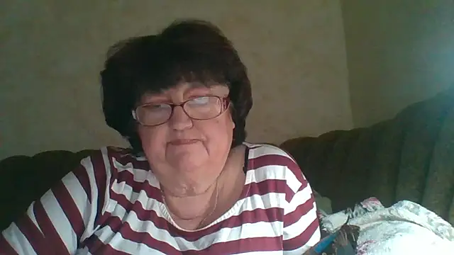 Snapshot of MilaSky5303 chatting on October 6, 2025, 12:13 pm MilaSky5303 online show from October 6, 2025, 12:13 pm