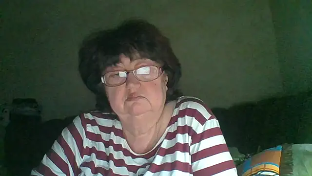 Snapshot of MilaSky5303 chatting on October 9, 2025, 4:21 am MilaSky5303 online show from October 9, 2025, 4:21 am