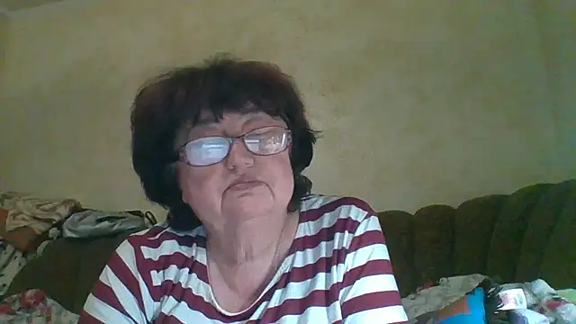 Snapshot of MilaSky5303 chatting on October 24, 2025, 9:33 pm MilaSky5303 online show from October 24, 2025, 9:33 pm