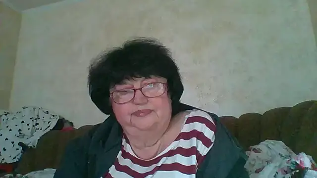 Snapshot of MilaSky5303 chatting on November 5, 2025, 10:48 am MilaSky5303 online show from November 5, 2025, 10:48 am