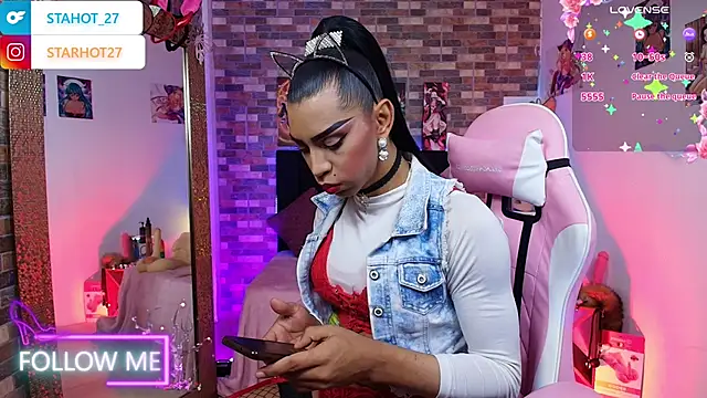 Snapshot of Starhott_ chatting on October 4, 2025, 2:15 pm Starhott online show from October 4, 2025, 2:15 pm