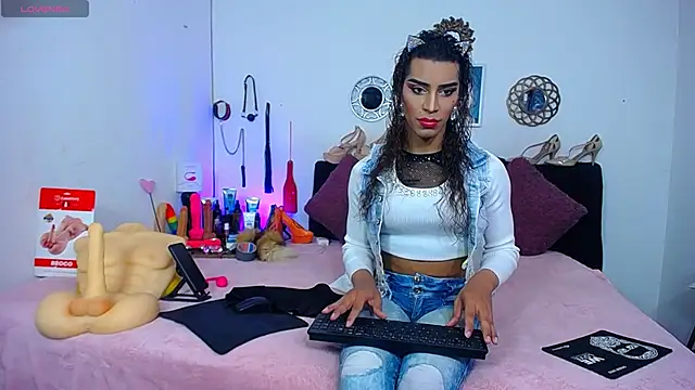 Snapshot of Starhott_ chatting on October 16, 2025, 12:39 pm Starhott online show from October 16, 2025, 12:39 pm