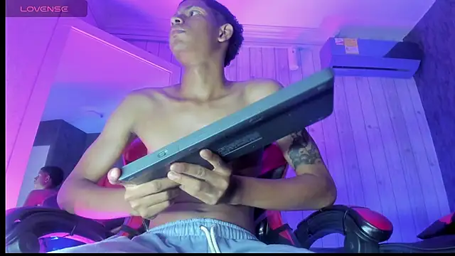 Snapshot of Erick_wal chatting on October 20, 2025, 4:35 am Erick wal online show from October 20, 2025, 4:35 am