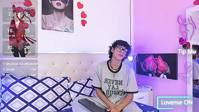 Snapshot of Thedoll_ethan7 chatting on October 23, 2025, 7:56 pm Thedoll ethan7 online show from October 23, 2025, 7:56 pm