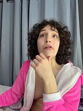 Snapshot of TeensNews18 chatting on February 11, 2026, 11:32 pm TeensNews18 online show from February 11, 2026, 11:32 pm