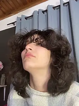 Snapshot of TeensNews18 chatting on April 9, 2026, 6:19 am TeensNews18 online show from April 9, 2026, 6:19 am