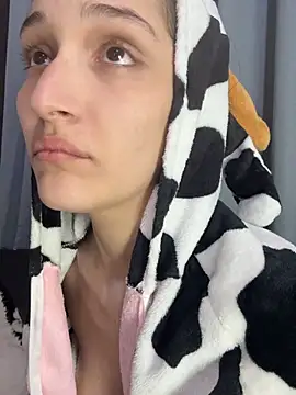 Snapshot of TeensNews18 chatting on April 11, 2026, 7:45 am TeensNews18 online show from April 11, 2026, 7:45 am