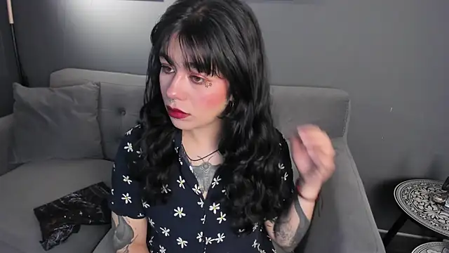 flower smith  online show from December 3, 2025, 11:41 am