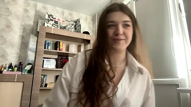 Snapshot of CarylWeatherholtz chatting on September 24, 2025, 7:01 am CarylWeatherholtz online show from September 24, 2025, 7:01 am