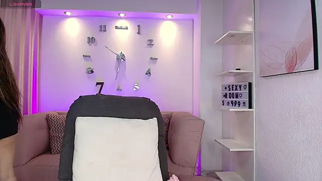 1SloppyFox4 online show from September 21, 2025, 5:09 am