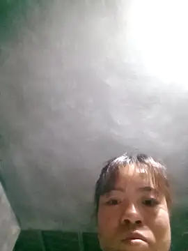 Snapshot of Maymay0033 chatting on November 18, 2025, 11:37 pm Maymay0033 online show from November 18, 2025, 11:37 pm