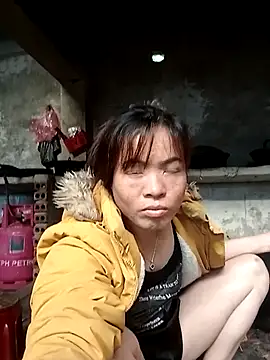 Snapshot of Maymay0033 chatting on November 23, 2025, 12:32 am Maymay0033 online show from November 23, 2025, 12:32 am