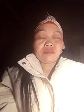  YooY  online show from December 13, 2025, 11:21 pm