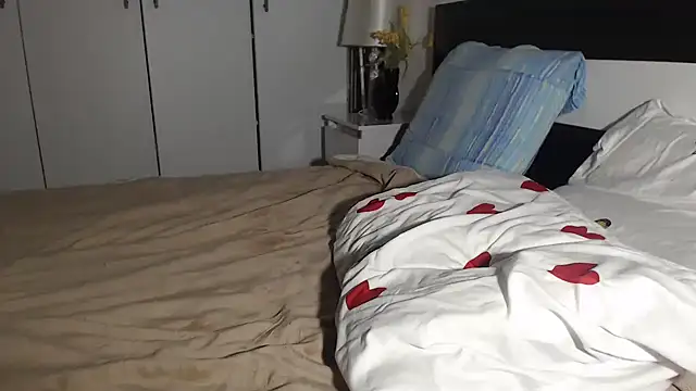 Snapshot of petite_danielle chatting on November 3, 2025, 6:20 pm petite danielle online show from November 3, 2025, 6:20 pm