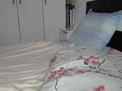 petite danielle online show from February 9, 2026, 10:19 am