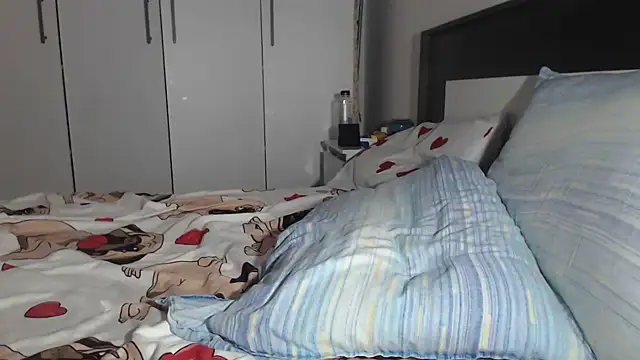 petite danielle online show from July 18, 2026, 10:24 pm