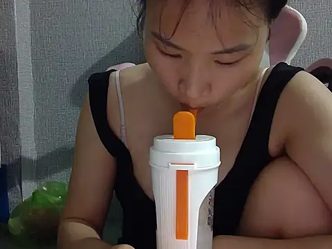 Snapshot of Ly-ny chatting on May 14, 2026, 6:04 pm Ly-ny online show from May 14, 2026, 6:04 pm