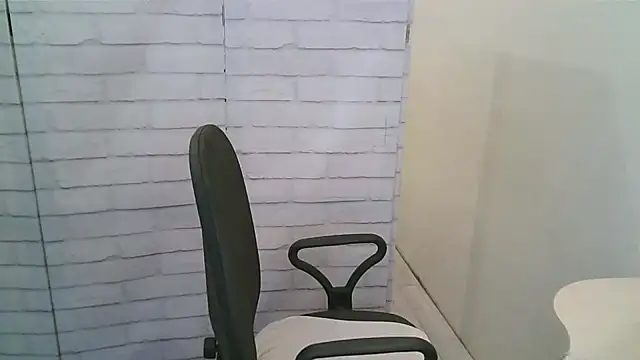 Snapshot of Helen_xi_ chatting on November 9, 2025, 1:09 pm Helen xi online show from November 9, 2025, 1:09 pm