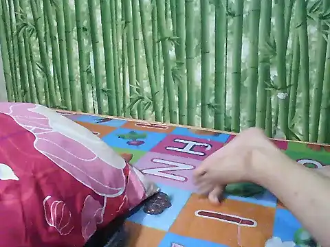 Snapshot of juicey_pussy chatting on October 21, 2025, 4:30 pm juicey pussy online show from October 21, 2025, 4:30 pm