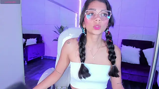 AlassiaHocthner online show from October 4, 2025, 12:03 pm