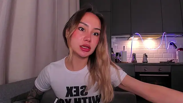 baobei03 online show from November 13, 2025, 10:25 am