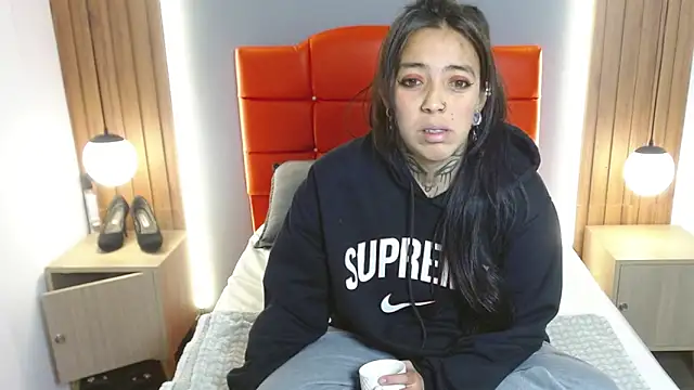 LiaMonroee  online show from February 17, 2026, 12:01 pm