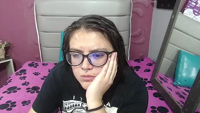 Snapshot of Cailing_Zu chatting on October 17, 2025, 7:16 pm Cailing Zu online show from October 17, 2025, 7:16 pm