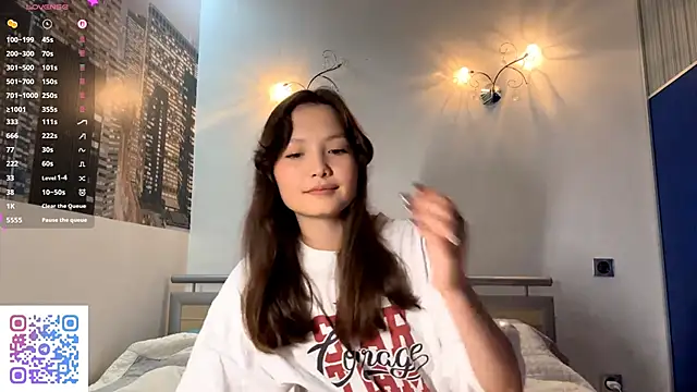 KiraVelvet online show from September 17, 2025, 9:44 am