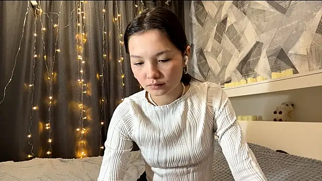 KiraVelvet online show from December 1, 2025, 9:25 am