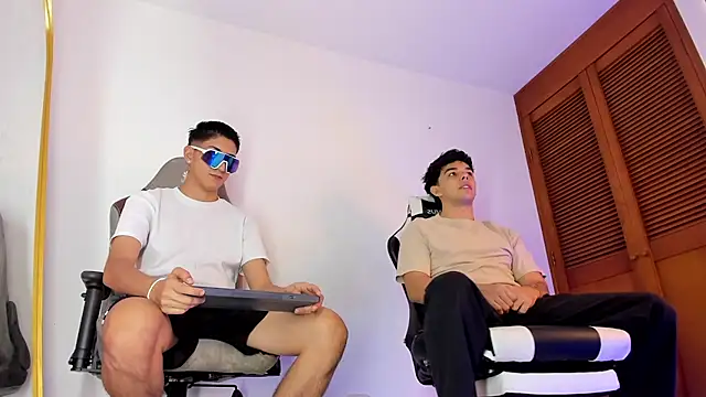 sotooliver3 online show from November 14, 2025, 8:07 pm