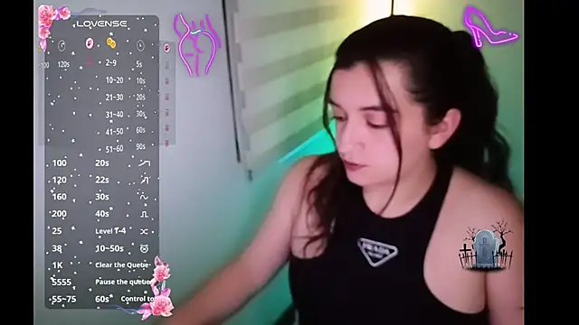 Snapshot of DanniG2000_ chatting on October 30, 2025, 4:25 am DanniG2000 online show from October 30, 2025, 4:25 am