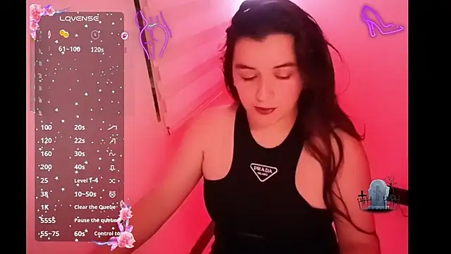 Snapshot of DanniG2000_ chatting on November 2, 2025, 3:53 am DanniG2000 online show from November 2, 2025, 3:53 am