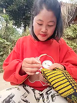 maycuc123 online show from December 15, 2025, 12:37 am