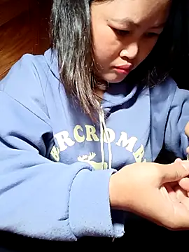 maycuc123 online show from January 15, 2026, 1:32 am