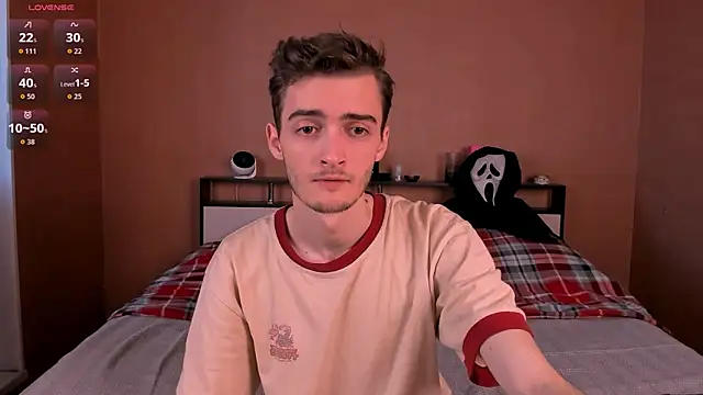 Snapshot of spider____man chatting on October 3, 2025, 2:25 pm spider man online show from October 3, 2025, 2:25 pm