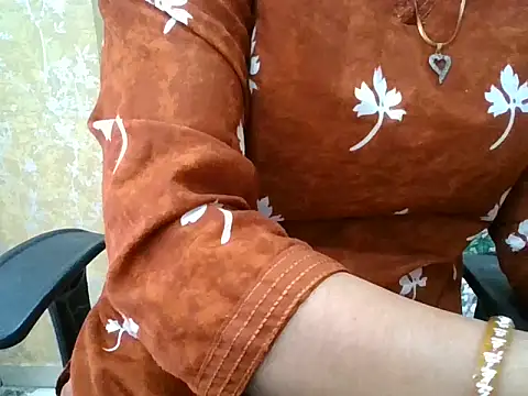 Roshani hoty online show from May 22, 2026, 7:26 am