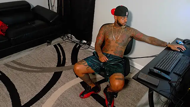 SLANGONDEMHOES online show from November 10, 2025, 7:02 pm