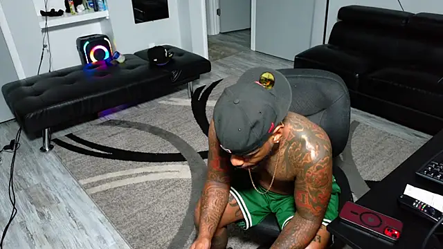 SLANGONDEMHOES online show from December 5, 2025, 2:47 pm