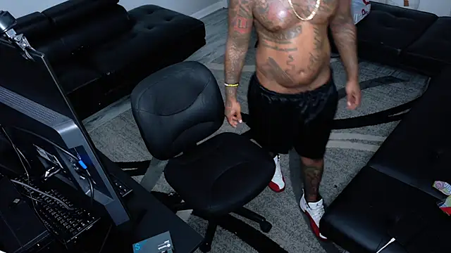 SLANGONDEMHOES online show from April 13, 2026, 5:24 am