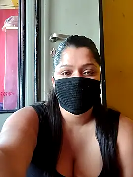 Snapshot of Hottie_couple69 chatting on November 13, 2025, 6:12 am Hottie couple69 online show from November 13, 2025, 6:12 am