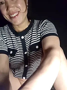 Snapshot of Fienjr chatting on November 16, 2025, 6:13 pm Fienjr online show from November 16, 2025, 6:13 pm