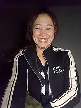 Snapshot of Fienjr chatting on November 29, 2025, 6:33 pm Fienjr online show from November 29, 2025, 6:33 pm