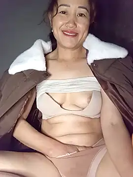 Snapshot of Fienjr chatting on December 4, 2025, 8:23 am Fienjr online show from December 4, 2025, 8:23 am