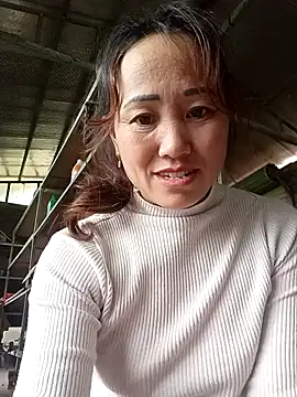 Snapshot of Fienjr chatting on December 17, 2025, 8:53 am Fienjr online show from December 17, 2025, 8:53 am